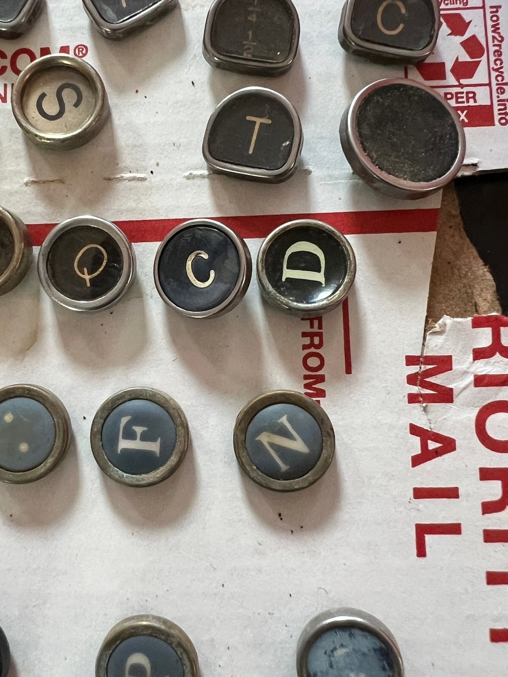 Vintage TYPEWRITER KEYS mixed lot of 46 - Picture 6 of 16